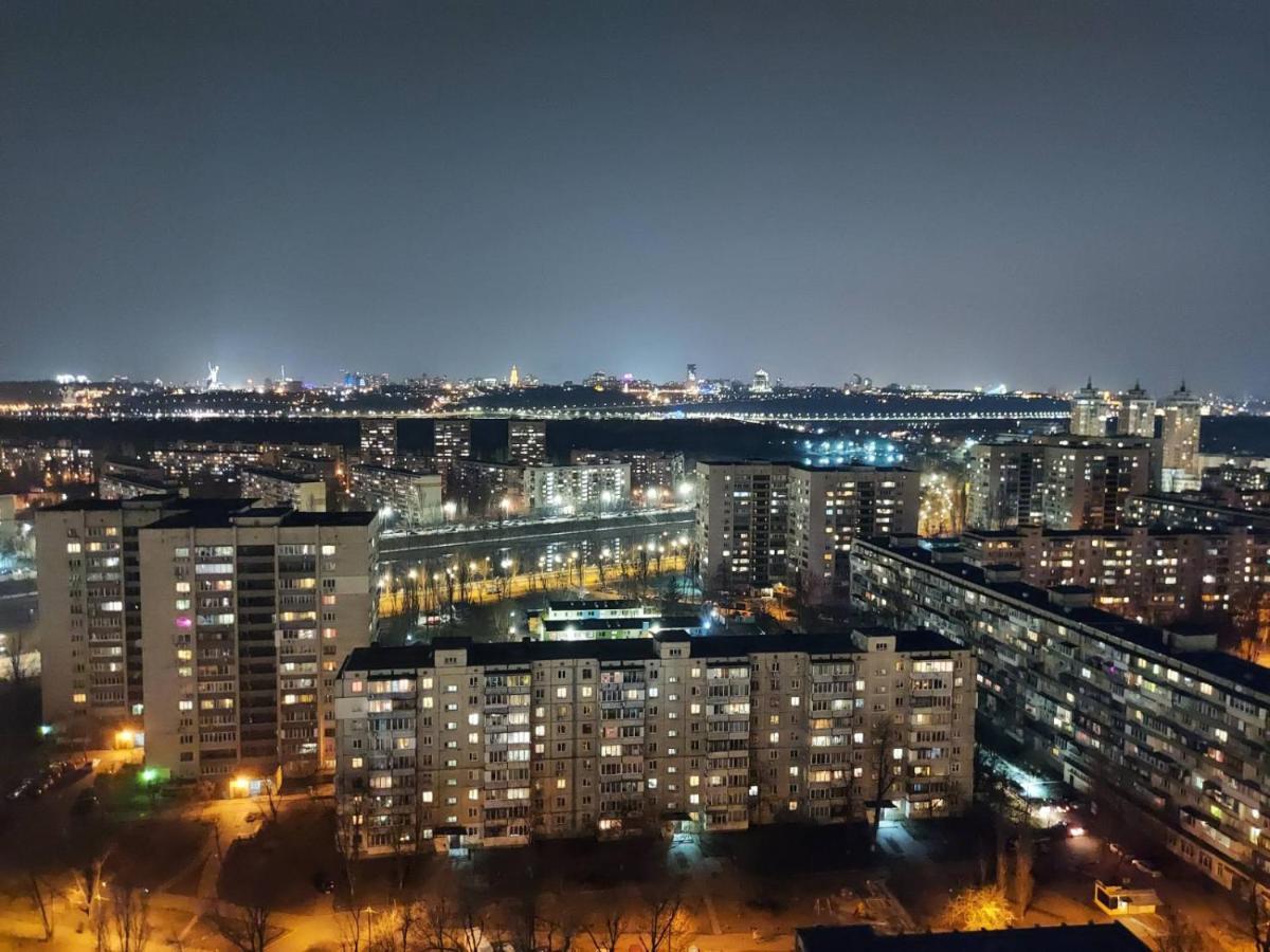 Студія З Неймовірним Краєвидом Біля М Лівобережна Ліфт Інтернет Працює Kyiv Exterior photo