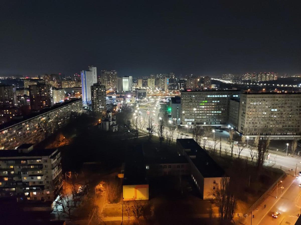 Студія З Неймовірним Краєвидом Біля М Лівобережна Ліфт Інтернет Працює Kyiv Exterior photo